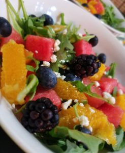 Arugula and fruits salad