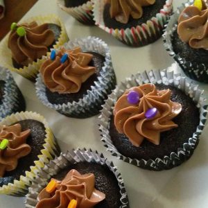 Chocolate cupcakes with praline frosting